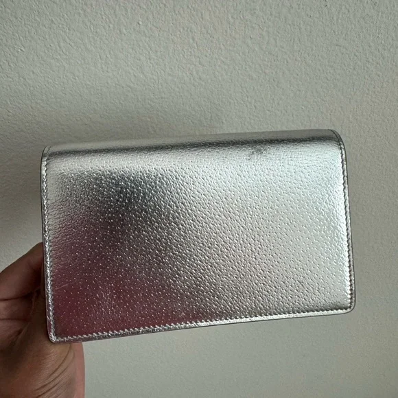 Gucci Dionysus Silver Metallic Shoulder Bag with Embellished Horseshoe Accent - Picture 3 of 5